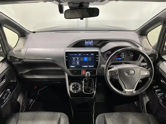 トヨタ ヴォクシー ZS 煌Ⅱ 愛知県 2019(令1)年 7.8万km ブラック 純正10incSDナビ/CD/DVD/BT/フルセグTV/バックカメラ/純正ETC2.0/トヨタセーフティーセンス/衝突軽減ブレーキ/車線逸脱警報/クリアランスソナー/先行車お知らせ機能/クルーズコントロール/両側パワースライドドア/LEDヘッドライト/オートライト/オートハイビーム/スマートキー/プッシュスタート