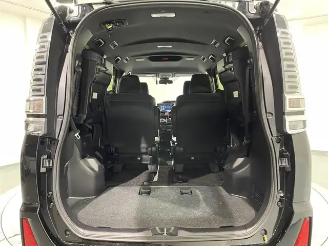 トヨタ ヴォクシー ZS 煌Ⅱ 愛知県 2019(令1)年 7.8万km ブラック 純正10incSDナビ/CD/DVD/BT/フルセグTV/バックカメラ/純正ETC2.0/トヨタセーフティーセンス/衝突軽減ブレーキ/車線逸脱警報/クリアランスソナー/先行車お知らせ機能/クルーズコントロール/両側パワースライドドア/LEDヘッドライト/オートライト/オートハイビーム/スマートキー/プッシュスタート