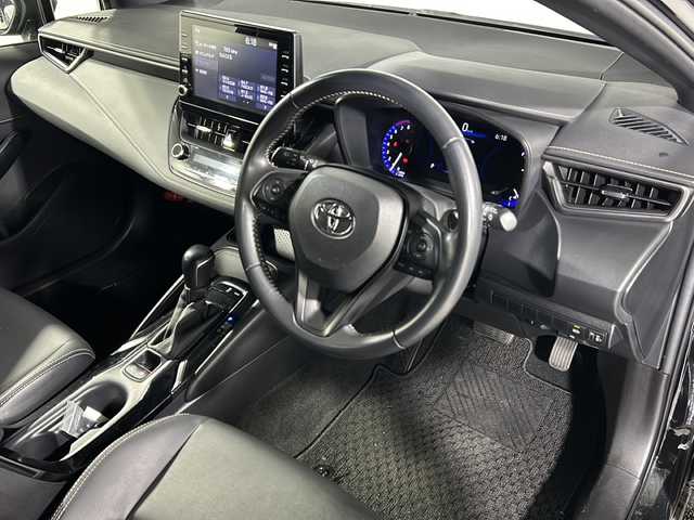 トヨタ カローラツーリング ダブルバイビー 神奈川県 2020(令2)年 2.3万km ブラックマイカ 純正8型ディスプレイオーディオ/AM FM フルセグTV Bluetooth/トヨタセーフティ/レーダークルーズコントロール/レーントレーシングアシスト/プリクラッシュセーフティ/パーキングサポートブレーキ/ロードサインアシスト/バックカメラ/前後ドライブレコーダー/ビルトインETC/ハーフレザーシート/ステアリングリモコン/電子パーキング/オートブレーキホールド/オートマチックハイビーム/LEDヘッドライト/スマートキー/スペアキー