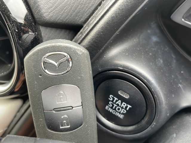 マツダ ＣＸ－３ XD Lパッケージ 秋田県 2018(平30)年 1.8万km スノーフレイクホワイトパールマイカ 登録時走行距離17791km/４WD/純正HDDナビ/CD/DVD/Bluetooth/バックカメラ/フルセグTV/ETC/前方ドライブレコーダー/横滑り防止装置/レーンキープアシスト/盗難防止装置/衝突被害軽減システム/車線逸脱警報/ステアリングヒーター/運助シートヒーター/運転席パワーシート/格納ウィンカーミラー/社外AW/LEDヘッドライト/フォグランプ/スマートキー/スペアキー