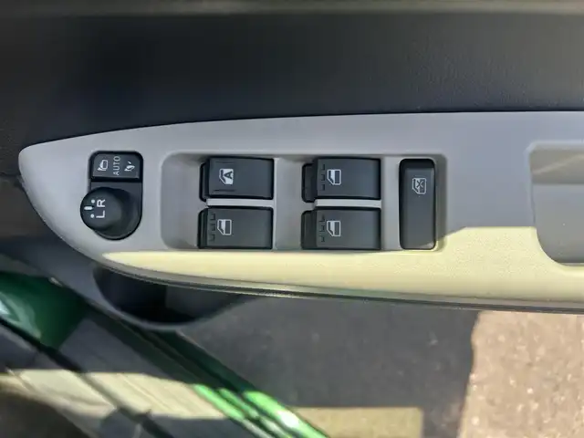 トヨタ パッソ モーダ　S 島根県 2016(平28)年 0.6万km ブラックマイカメタリック/ダークエメラルドマイカ 2トーン 純正SDナビ（NSZT-W66T)/フルセグテレビ/Bluetoothオーディオ/純正前方ドライブレコーダー（DRT-H66A)/バックカメラ/ETC2.0/コーナーセンサー/衝突軽減ブレーキ/アイドリングストップ/ウィンカーミラー/ドアバイザー/スマートキー/プッシュスタート