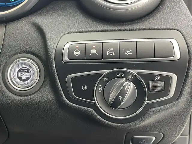 メルセデス・ベンツ Ｃ２００ ローレウスED スポーツプラスPKG 愛知県 2021(令3)年 4.2万km ダイヤモンドホワイト 純正12.3型ディスプレイナビ　フルセグＴＶ　全方位カメラ　Ｂｕｒｍｅｓｔｅｒサウンド　黒革メモリシート　シートヒーター　シートベンチレーション　衝突軽減　追従クルコン　ＨＵＤ　ＢＳＭ　コーナーセンサー　ＬＥＤライト　799ダイヤモンドホワイトOPカラー　レザーエクスクルーシブパッケージ　レーダーセーフティパッケージ　純正ドラレコ　ワイヤレス充電　禁煙