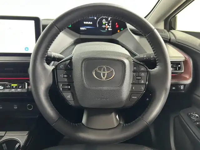 トヨタ プリウス Z 大阪府 2023(令5)年 1.1万km アティチュードブラックマイカ サンルーフ　黒革シート　モデリスタエアロ　１２．３ｉｎｃナビＴＶ　３６０カメラ　デジタルインナーミラー　衝突軽減　ＢＳＭ　アドバンストパーク　パワーシート／ヒーター　電動リアゲート　１００Ｖ電源
