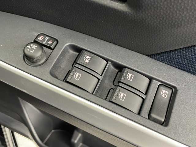 トヨタ ルーミー カスタムG 千葉県 2021(令3)年 2.3万km ブラックマイカメタリック 禁煙車　/衝突軽減システム　/純正ナビ　/ＡＭ　ＦＭ　ＣＤ　ＤＶＤ　ＢＴ　フルセグ　/両側電動スライド　/レーダークルーズコントロール　/コーナーセンサー　/バックカメラ　/ＥＴＣ　/ＬＥＤヘッドライト　/Ｐスタート/スマートキー/純正アルミホイール/フロアマット/アイドリングストップ