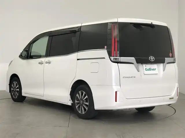 トヨタ エスクァイア Gi 愛知県 2021(令3)年 2.2万km ホワイトパールクリスタルシャイン トヨタセーフティ―センス/ワンオーナー/レザーシート/ウッドコンビハンドル/ステアリングリモコン/クルーズコントロール/シートヒーター/フローティングナビ/フルセグTV/Bluetooth/ビルトインETC/CD/DVD/フリップダウンモニター/両側パワースライドドア/前後ドライブレコーダー/純正AW/USBポート/HDMI
