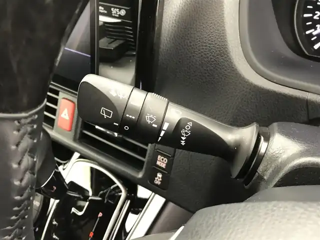 トヨタ エスクァイア Gi 愛知県 2021(令3)年 2.2万km ホワイトパールクリスタルシャイン トヨタセーフティ―センス/ワンオーナー/レザーシート/ウッドコンビハンドル/ステアリングリモコン/クルーズコントロール/シートヒーター/フローティングナビ/フルセグTV/Bluetooth/ビルトインETC/CD/DVD/フリップダウンモニター/両側パワースライドドア/前後ドライブレコーダー/純正AW/USBポート/HDMI