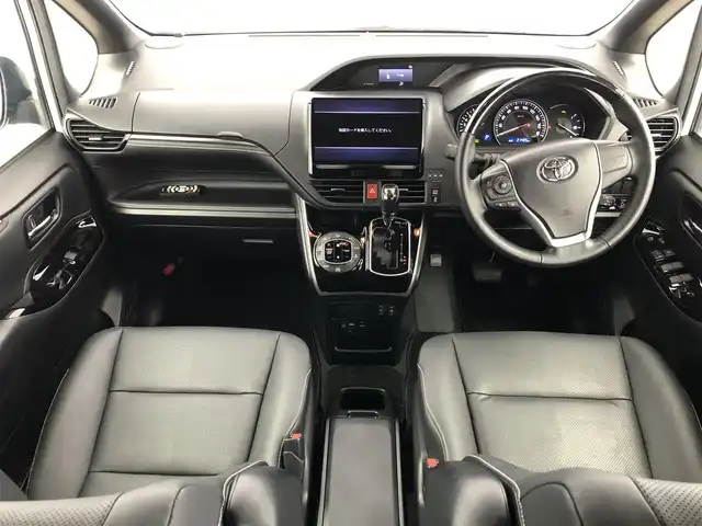 トヨタ エスクァイア Gi 愛知県 2021(令3)年 2.2万km ホワイトパールクリスタルシャイン トヨタセーフティ―センス/ワンオーナー/レザーシート/ウッドコンビハンドル/ステアリングリモコン/クルーズコントロール/シートヒーター/フローティングナビ/フルセグTV/Bluetooth/ビルトインETC/CD/DVD/フリップダウンモニター/両側パワースライドドア/前後ドライブレコーダー/純正AW/USBポート/HDMI