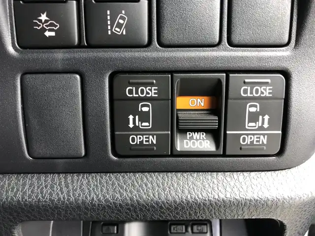 トヨタ エスクァイア Gi 愛知県 2021(令3)年 2.2万km ホワイトパールクリスタルシャイン トヨタセーフティ―センス/ワンオーナー/レザーシート/ウッドコンビハンドル/ステアリングリモコン/クルーズコントロール/シートヒーター/フローティングナビ/フルセグTV/Bluetooth/ビルトインETC/CD/DVD/フリップダウンモニター/両側パワースライドドア/前後ドライブレコーダー/純正AW/USBポート/HDMI