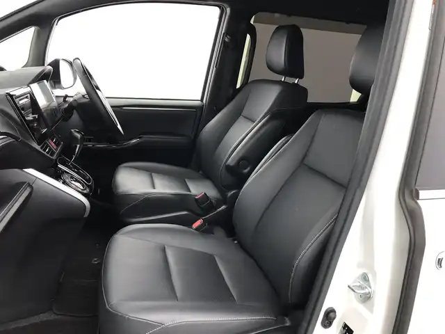 トヨタ エスクァイア Gi 愛知県 2021(令3)年 2.2万km ホワイトパールクリスタルシャイン トヨタセーフティ―センス/ワンオーナー/レザーシート/ウッドコンビハンドル/ステアリングリモコン/クルーズコントロール/シートヒーター/フローティングナビ/フルセグTV/Bluetooth/ビルトインETC/CD/DVD/フリップダウンモニター/両側パワースライドドア/前後ドライブレコーダー/純正AW/USBポート/HDMI