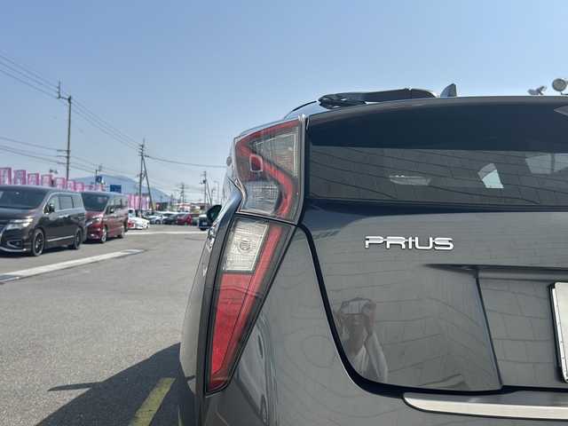 トヨタ プリウス A 香川県 2017(平29)年 7万km グレーメタリック 純正９インチナビ／モデリスタアルミ／社外エアロＦ，Ｒ，Ｓ／バックカメラ／ＥＴＣ／レーダークルーズコントロール／ブラインドスポットモニター／ヘッドアップディスプレィ／クリアランスソナー