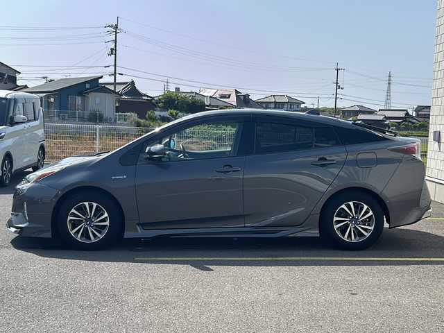 トヨタ プリウス A 香川県 2017(平29)年 7万km グレーメタリック 純正９インチナビ／モデリスタアルミ／社外エアロＦ，Ｒ，Ｓ／バックカメラ／ＥＴＣ／レーダークルーズコントロール／ブラインドスポットモニター／ヘッドアップディスプレィ／クリアランスソナー