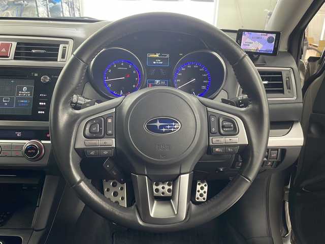 スバル アウトバック リミテッド 道央・札幌 2015(平27)年 4.7万km タングステンM ・４WD/・アイサイトVer3/・アドバンスドセーフティパッケージ/・ハーマンカードンサウンドシステム/・純正ナビ/・Bluetooth/CD/USB/・AUX/フルセグTV/・バックカメラ/・パドルシフト/・レザーシート/全席シートヒーター/・パワーシート運転席/助手席/・パワーバックドア/・LEDヘッドライト/オートライト/・スマートキー/スペアキー１本/・横滑り防止装置/盗難防止装置/・ETC/・アイドリングストップ/・レーダー探知機（GWR301sd）