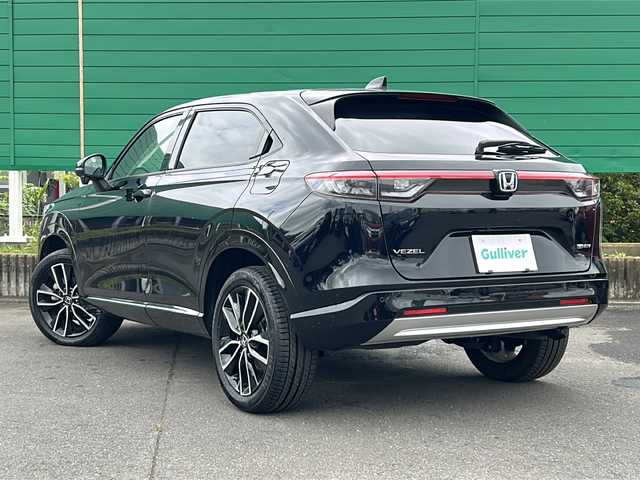 ホンダ ヴェゼル ハイブリッド e:HEV Z 茨城県 2022(令4)年 1.8万km クリスタルブラックパール Honda CONNECTディスプレイ/Bluetooth/フルセグTV/バックカメラ/ホンダセンシング/・衝突軽減ブレーキ/・アダプティブクルーズコントロール/・ブラインドスポットインフォメーション/・車線維持支援システム/・誤発進抑制機能/・標識認識機能/・後退出庫サポート/・オートマチックハイビーム/置くだけ充電/ビルトインETC2.0/ハンズフリーパワーバックドア/ハーフレザーシート/前席シートヒーター/ステアリングヒーター/ワイパーデアイサー/純正18インチAW/オートライト/LEDヘッドライト