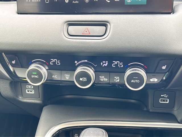 ホンダ ヴェゼル ハイブリッド e:HEV Z 茨城県 2022(令4)年 1.8万km クリスタルブラックパール Honda CONNECTディスプレイ/Bluetooth/フルセグTV/バックカメラ/ホンダセンシング/・衝突軽減ブレーキ/・アダプティブクルーズコントロール/・ブラインドスポットインフォメーション/・車線維持支援システム/・誤発進抑制機能/・標識認識機能/・後退出庫サポート/・オートマチックハイビーム/置くだけ充電/ビルトインETC2.0/ハンズフリーパワーバックドア/ハーフレザーシート/前席シートヒーター/ステアリングヒーター/ワイパーデアイサー/純正18インチAW/オートライト/LEDヘッドライト