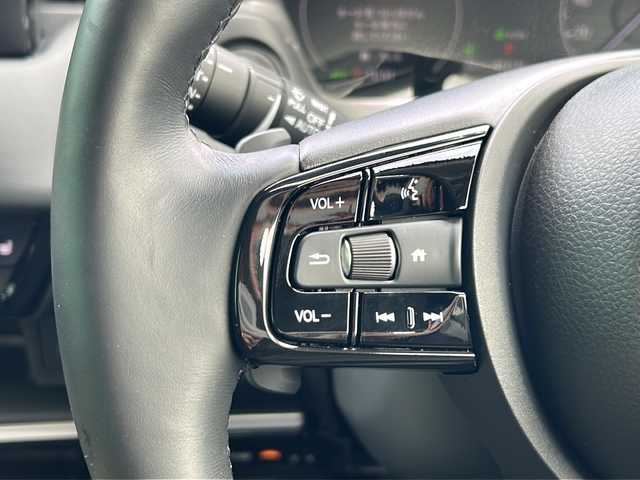 ホンダ ヴェゼル ハイブリッド e:HEV Z 茨城県 2022(令4)年 1.8万km クリスタルブラックパール Honda CONNECTディスプレイ/Bluetooth/フルセグTV/バックカメラ/ホンダセンシング/・衝突軽減ブレーキ/・アダプティブクルーズコントロール/・ブラインドスポットインフォメーション/・車線維持支援システム/・誤発進抑制機能/・標識認識機能/・後退出庫サポート/・オートマチックハイビーム/置くだけ充電/ビルトインETC2.0/ハンズフリーパワーバックドア/ハーフレザーシート/前席シートヒーター/ステアリングヒーター/ワイパーデアイサー/純正18インチAW/オートライト/LEDヘッドライト