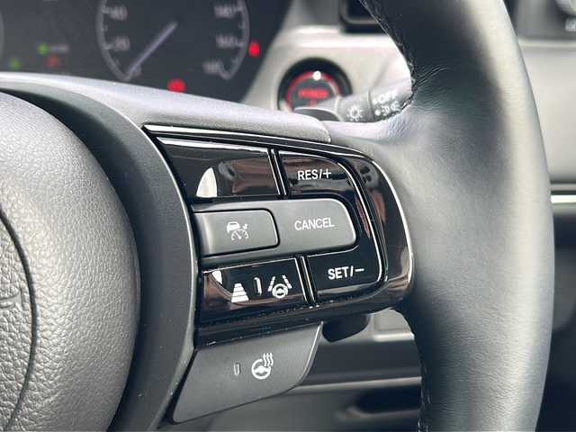 ホンダ ヴェゼル ハイブリッド e:HEV Z 茨城県 2022(令4)年 1.8万km クリスタルブラックパール Honda CONNECTディスプレイ/Bluetooth/フルセグTV/バックカメラ/ホンダセンシング/・衝突軽減ブレーキ/・アダプティブクルーズコントロール/・ブラインドスポットインフォメーション/・車線維持支援システム/・誤発進抑制機能/・標識認識機能/・後退出庫サポート/・オートマチックハイビーム/置くだけ充電/ビルトインETC2.0/ハンズフリーパワーバックドア/ハーフレザーシート/前席シートヒーター/ステアリングヒーター/ワイパーデアイサー/純正18インチAW/オートライト/LEDヘッドライト