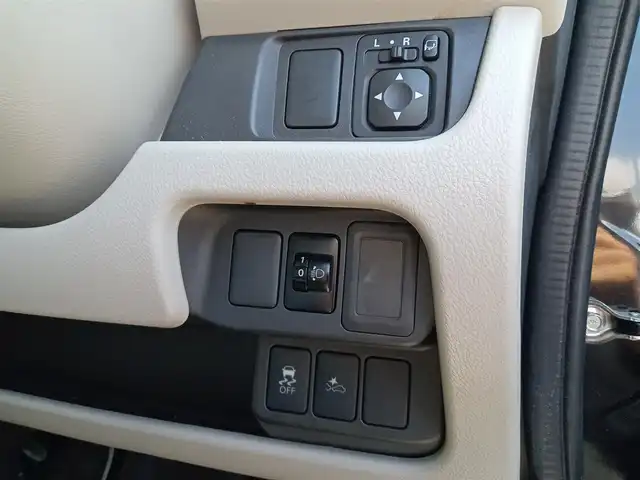 日産 デイズ J 福井県 2018(平30)年 7.1万km ブラックパールメタリック 純正9インチメモリナビ/フルセグテレビ/衝突被害軽減システム/横滑り防止装置/純正ホイルキャップ/スタッドレスタイヤ積込/リモコンキー/ダブルエアバッグ