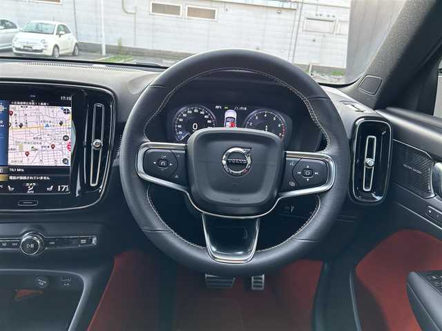 ボルボ ＸＣ４０ B4 AWD Rデザイン 道東・釧路十勝 2021(令3)年 1.6万km クリスタルホワイトP/ブラック アダプティブクルーズコントロール/レーンキーピングエイド/黒ハーフレザー/シートヒーター/メモリ付きパワーシート/360°カメラ/パワーバックドア/フットトランクオープナー/ステアリングヒーター/harman/kardon/純正HDDナビ/TV/BT/USB/ワイヤレス充電/純正ドライブレコーダー(前後)/LEDヘッドライト/オートライト/フロント/リアフォグライト/インテリセーフ/アンビエントライト/ETC
