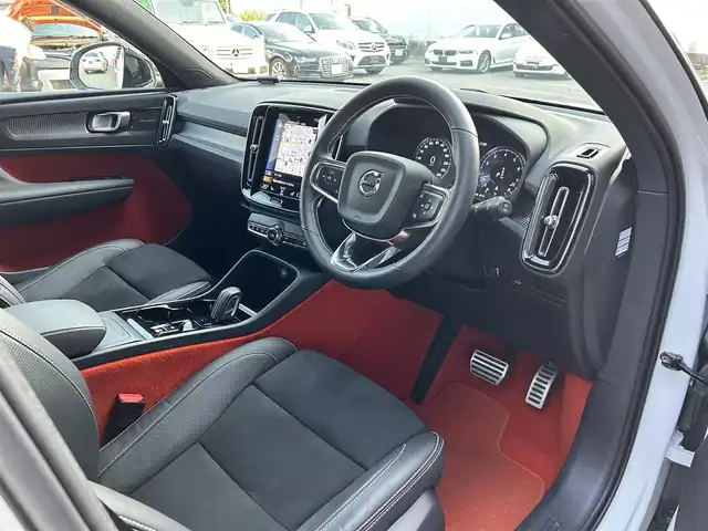 ボルボ ＸＣ４０ B4 AWD Rデザイン 道東・釧路十勝 2021(令3)年 1.6万km クリスタルホワイトP/ブラック アダプティブクルーズコントロール/レーンキーピングエイド/黒ハーフレザー/シートヒーター/メモリ付きパワーシート/360°カメラ/パワーバックドア/フットトランクオープナー/ステアリングヒーター/harman/kardon/純正HDDナビ/TV/BT/USB/ワイヤレス充電/純正ドライブレコーダー(前後)/LEDヘッドライト/オートライト/フロント/リアフォグライト/インテリセーフ/アンビエントライト/ETC