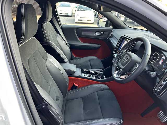 ボルボ ＸＣ４０ B4 AWD Rデザイン 道東・釧路十勝 2021(令3)年 1.6万km クリスタルホワイトP/ブラック アダプティブクルーズコントロール/レーンキーピングエイド/黒ハーフレザー/シートヒーター/メモリ付きパワーシート/360°カメラ/パワーバックドア/フットトランクオープナー/ステアリングヒーター/harman/kardon/純正HDDナビ/TV/BT/USB/ワイヤレス充電/純正ドライブレコーダー(前後)/LEDヘッドライト/オートライト/フロント/リアフォグライト/インテリセーフ/アンビエントライト/ETC