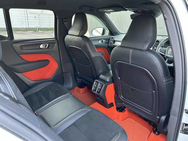 ボルボ ＸＣ４０ B4 AWD Rデザイン 道東・釧路十勝 2021(令3)年 1.6万km クリスタルホワイトP/ブラック アダプティブクルーズコントロール/レーンキーピングエイド/黒ハーフレザー/シートヒーター/メモリ付きパワーシート/360°カメラ/パワーバックドア/フットトランクオープナー/ステアリングヒーター/harman/kardon/純正HDDナビ/TV/BT/USB/ワイヤレス充電/純正ドライブレコーダー(前後)/LEDヘッドライト/オートライト/フロント/リアフォグライト/インテリセーフ/アンビエントライト/ETC