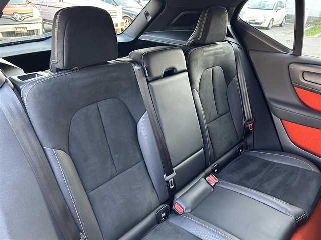 ボルボ ＸＣ４０ B4 AWD Rデザイン 道東・釧路十勝 2021(令3)年 1.6万km クリスタルホワイトP/ブラック アダプティブクルーズコントロール/レーンキーピングエイド/黒ハーフレザー/シートヒーター/メモリ付きパワーシート/360°カメラ/パワーバックドア/フットトランクオープナー/ステアリングヒーター/harman/kardon/純正HDDナビ/TV/BT/USB/ワイヤレス充電/純正ドライブレコーダー(前後)/LEDヘッドライト/オートライト/フロント/リアフォグライト/インテリセーフ/アンビエントライト/ETC
