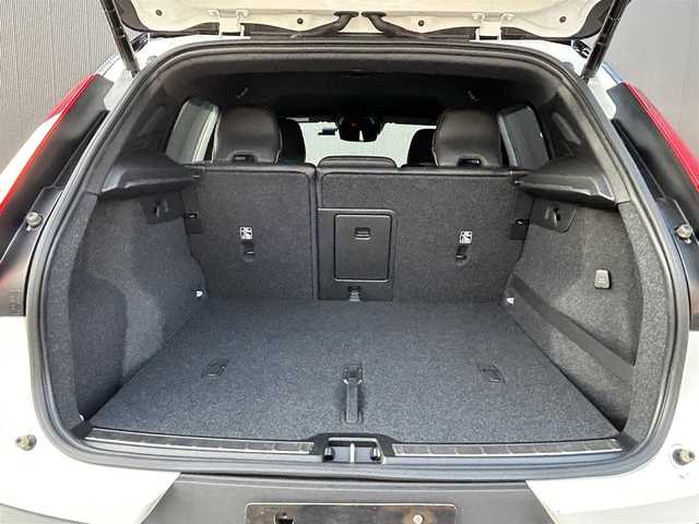 ボルボ ＸＣ４０ B4 AWD Rデザイン 道東・釧路十勝 2021(令3)年 1.6万km クリスタルホワイトP/ブラック アダプティブクルーズコントロール/レーンキーピングエイド/黒ハーフレザー/シートヒーター/メモリ付きパワーシート/360°カメラ/パワーバックドア/フットトランクオープナー/ステアリングヒーター/harman/kardon/純正HDDナビ/TV/BT/USB/ワイヤレス充電/純正ドライブレコーダー(前後)/LEDヘッドライト/オートライト/フロント/リアフォグライト/インテリセーフ/アンビエントライト/ETC