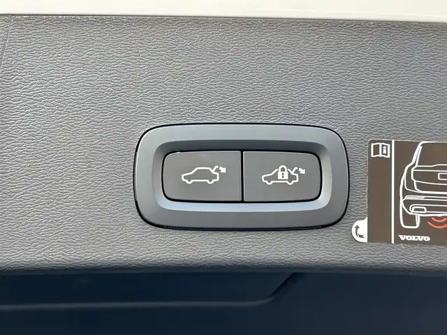 ボルボ ＸＣ４０ B4 AWD Rデザイン 道東・釧路十勝 2021(令3)年 1.6万km クリスタルホワイトP/ブラック アダプティブクルーズコントロール/レーンキーピングエイド/黒ハーフレザー/シートヒーター/メモリ付きパワーシート/360°カメラ/パワーバックドア/フットトランクオープナー/ステアリングヒーター/harman/kardon/純正HDDナビ/TV/BT/USB/ワイヤレス充電/純正ドライブレコーダー(前後)/LEDヘッドライト/オートライト/フロント/リアフォグライト/インテリセーフ/アンビエントライト/ETC
