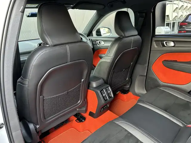 ボルボ ＸＣ４０ B4 AWD Rデザイン 道東・釧路十勝 2021(令3)年 1.6万km クリスタルホワイトP/ブラック アダプティブクルーズコントロール/レーンキーピングエイド/黒ハーフレザー/シートヒーター/メモリ付きパワーシート/360°カメラ/パワーバックドア/フットトランクオープナー/ステアリングヒーター/harman/kardon/純正HDDナビ/TV/BT/USB/ワイヤレス充電/純正ドライブレコーダー(前後)/LEDヘッドライト/オートライト/フロント/リアフォグライト/インテリセーフ/アンビエントライト/ETC