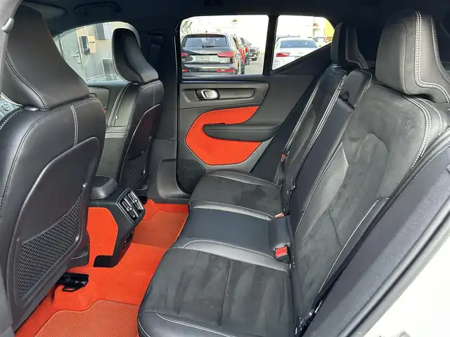ボルボ ＸＣ４０ B4 AWD Rデザイン 道東・釧路十勝 2021(令3)年 1.6万km クリスタルホワイトP/ブラック アダプティブクルーズコントロール/レーンキーピングエイド/黒ハーフレザー/シートヒーター/メモリ付きパワーシート/360°カメラ/パワーバックドア/フットトランクオープナー/ステアリングヒーター/harman/kardon/純正HDDナビ/TV/BT/USB/ワイヤレス充電/純正ドライブレコーダー(前後)/LEDヘッドライト/オートライト/フロント/リアフォグライト/インテリセーフ/アンビエントライト/ETC