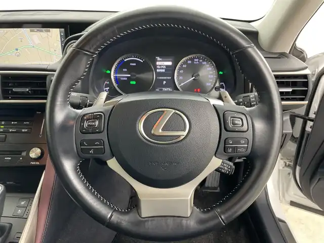 レクサス ＩＳ 300h バージョンL 道央・札幌 2018(平30)年 7.3万km ソニッククォーツ ・ワンオーナー/・寒冷地仕様　/・純正ナビ&CD&DVD&BT/・バックカメラ/・プリクラッシュセーフティ　/・レーンディパーチャーアラート　/・クリアランスソナー　　/・ブラインドスポットモニター　/・クルーズコントロール　/・ふらつき警報/・横滑り防止装置/・SNOW MODE/・EV MODE/・フロントワイパーデアイサー/・前席シートヒーター　/・前席シートベンチレーション/・前席パワーシート/・レザーシート/・ビルトインＥＴＣ２．０/・パドルシフト/・ステアリングスイッチ/・電動サンシェード/・LEDヘッドライト/・オートライト/・オートマチックハイビーム/・スマートキー