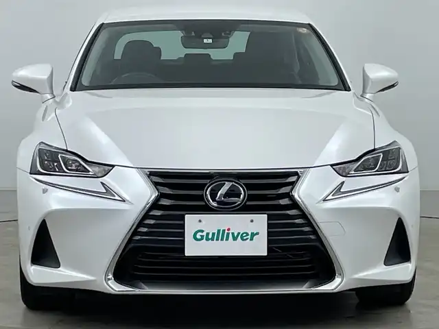 レクサス ＩＳ 300h バージョンL 道央・札幌 2018(平30)年 7.3万km ソニッククォーツ ・ワンオーナー/・寒冷地仕様　/・純正ナビ&CD&DVD&BT/・バックカメラ/・プリクラッシュセーフティ　/・レーンディパーチャーアラート　/・クリアランスソナー　　/・ブラインドスポットモニター　/・クルーズコントロール　/・ふらつき警報/・横滑り防止装置/・SNOW MODE/・EV MODE/・フロントワイパーデアイサー/・前席シートヒーター　/・前席シートベンチレーション/・前席パワーシート/・レザーシート/・ビルトインＥＴＣ２．０/・パドルシフト/・ステアリングスイッチ/・電動サンシェード/・LEDヘッドライト/・オートライト/・オートマチックハイビーム/・スマートキー