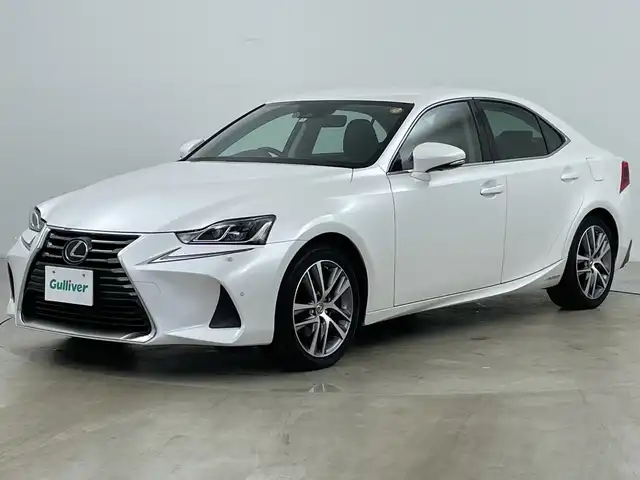 レクサス ＩＳ 300h バージョンL 道央・札幌 2018(平30)年 7.3万km ソニッククォーツ ・ワンオーナー/・寒冷地仕様　/・純正ナビ&CD&DVD&BT/・バックカメラ/・プリクラッシュセーフティ　/・レーンディパーチャーアラート　/・クリアランスソナー　　/・ブラインドスポットモニター　/・クルーズコントロール　/・ふらつき警報/・横滑り防止装置/・SNOW MODE/・EV MODE/・フロントワイパーデアイサー/・前席シートヒーター　/・前席シートベンチレーション/・前席パワーシート/・レザーシート/・ビルトインＥＴＣ２．０/・パドルシフト/・ステアリングスイッチ/・電動サンシェード/・LEDヘッドライト/・オートライト/・オートマチックハイビーム/・スマートキー