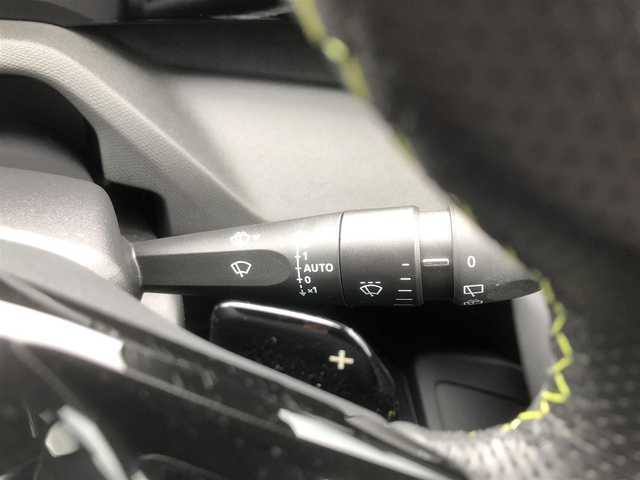 プジョー ３０８ GT ブルーHDi 福岡県 2022(令4)年 1.2万km ＤグリーンＭ コネクトアドバンスド/　10インチタッチスクリーン/コネクトナビ/i-toggle/360°ビジョン（フロントカメラ/サイドカメラ）/レーンポジションアシスト/アクティブセーフティブレーキ/トラフィックサインインフォメーション/アクティブクルーズコントロール/ブラインドスポットモニターロングレンジ/マトリクスLEDヘッドライト/GTロゴ付きディンプル革巻きステアリング/ステアリングヒーター/ハーフレザーシート/プッシュスタート/D席パワーシート/前席シートヒーター/純正18インチアルミホイール/純正フロアマット/ETC/保証書/取扱説明書