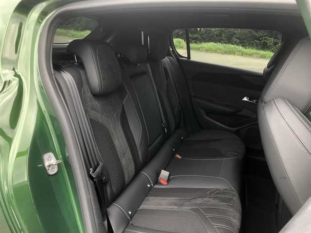 プジョー ３０８ GT ブルーHDi 福岡県 2022(令4)年 1.2万km ＤグリーンＭ コネクトアドバンスド/　10インチタッチスクリーン/コネクトナビ/i-toggle/360°ビジョン（フロントカメラ/サイドカメラ）/レーンポジションアシスト/アクティブセーフティブレーキ/トラフィックサインインフォメーション/アクティブクルーズコントロール/ブラインドスポットモニターロングレンジ/マトリクスLEDヘッドライト/GTロゴ付きディンプル革巻きステアリング/ステアリングヒーター/ハーフレザーシート/プッシュスタート/D席パワーシート/前席シートヒーター/純正18インチアルミホイール/純正フロアマット/ETC/保証書/取扱説明書