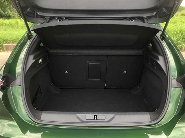 プジョー ３０８ GT ブルーHDi 福岡県 2022(令4)年 1.2万km ＤグリーンＭ コネクトアドバンスド/　10インチタッチスクリーン/コネクトナビ/i-toggle/360°ビジョン（フロントカメラ/サイドカメラ）/レーンポジションアシスト/アクティブセーフティブレーキ/トラフィックサインインフォメーション/アクティブクルーズコントロール/ブラインドスポットモニターロングレンジ/マトリクスLEDヘッドライト/GTロゴ付きディンプル革巻きステアリング/ステアリングヒーター/ハーフレザーシート/プッシュスタート/D席パワーシート/前席シートヒーター/純正18インチアルミホイール/純正フロアマット/ETC/保証書/取扱説明書