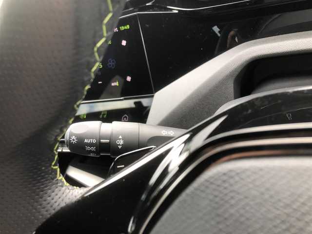 プジョー ３０８ GT ブルーHDi 福岡県 2022(令4)年 1.2万km ＤグリーンＭ コネクトアドバンスド/　10インチタッチスクリーン/コネクトナビ/i-toggle/360°ビジョン（フロントカメラ/サイドカメラ）/レーンポジションアシスト/アクティブセーフティブレーキ/トラフィックサインインフォメーション/アクティブクルーズコントロール/ブラインドスポットモニターロングレンジ/マトリクスLEDヘッドライト/GTロゴ付きディンプル革巻きステアリング/ステアリングヒーター/ハーフレザーシート/プッシュスタート/D席パワーシート/前席シートヒーター/純正18インチアルミホイール/純正フロアマット/ETC/保証書/取扱説明書
