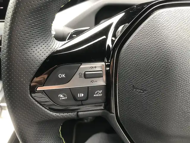 プジョー ３０８ GT ブルーHDi 福岡県 2022(令4)年 1.2万km ＤグリーンＭ コネクトアドバンスド/　10インチタッチスクリーン/コネクトナビ/i-toggle/360°ビジョン（フロントカメラ/サイドカメラ）/レーンポジションアシスト/アクティブセーフティブレーキ/トラフィックサインインフォメーション/アクティブクルーズコントロール/ブラインドスポットモニターロングレンジ/マトリクスLEDヘッドライト/GTロゴ付きディンプル革巻きステアリング/ステアリングヒーター/ハーフレザーシート/プッシュスタート/D席パワーシート/前席シートヒーター/純正18インチアルミホイール/純正フロアマット/ETC/保証書/取扱説明書