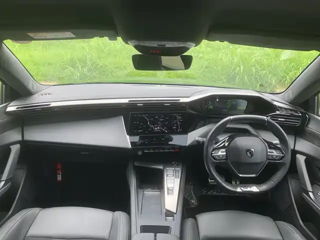 プジョー ３０８ GT ブルーHDi 福岡県 2022(令4)年 1.2万km ＤグリーンＭ コネクトアドバンスド/　10インチタッチスクリーン/コネクトナビ/i-toggle/360°ビジョン（フロントカメラ/サイドカメラ）/レーンポジションアシスト/アクティブセーフティブレーキ/トラフィックサインインフォメーション/アクティブクルーズコントロール/ブラインドスポットモニターロングレンジ/マトリクスLEDヘッドライト/GTロゴ付きディンプル革巻きステアリング/ステアリングヒーター/ハーフレザーシート/プッシュスタート/D席パワーシート/前席シートヒーター/純正18インチアルミホイール/純正フロアマット/ETC/保証書/取扱説明書
