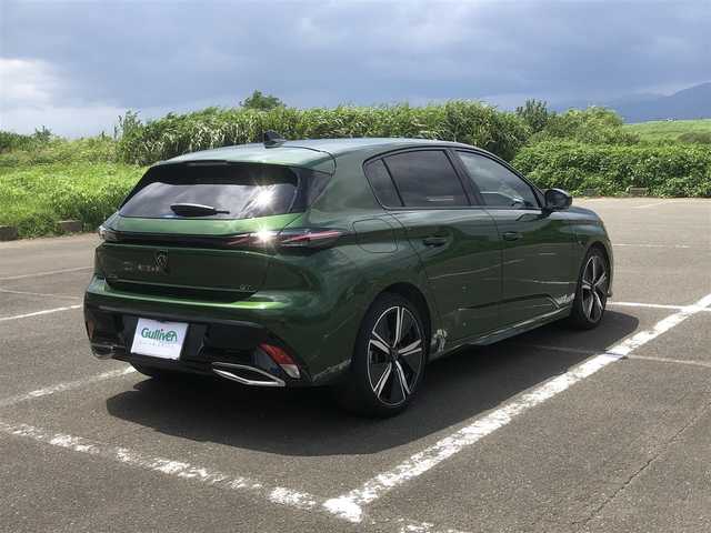 プジョー ３０８ GT ブルーHDi 福岡県 2022(令4)年 1.2万km ＤグリーンＭ コネクトアドバンスド/　10インチタッチスクリーン/コネクトナビ/i-toggle/360°ビジョン（フロントカメラ/サイドカメラ）/レーンポジションアシスト/アクティブセーフティブレーキ/トラフィックサインインフォメーション/アクティブクルーズコントロール/ブラインドスポットモニターロングレンジ/マトリクスLEDヘッドライト/GTロゴ付きディンプル革巻きステアリング/ステアリングヒーター/ハーフレザーシート/プッシュスタート/D席パワーシート/前席シートヒーター/純正18インチアルミホイール/純正フロアマット/ETC/保証書/取扱説明書