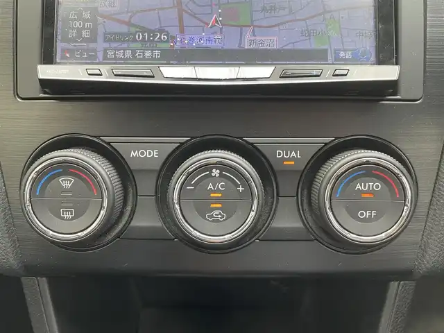 スバル インプレッサ スポーツ 2．0i 宮城県 2013(平25)年 5.7万km サテンホワイトパール 登録時走行距離56451km/純正SDナビ/FM・AM・Bluetooth・フルセグTV・HDMI・AUX・iPad/デュアルエアコン/ETC/クルーズコントロール（追従走行なし）/ドライブレコーダー/パドルシフト/アイドリングストップ/純正アルミホイール/フォグランプ/ドアバイザー/ウインカーミラー/純正フロアマット