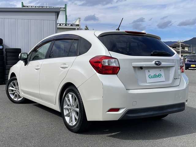 スバル インプレッサ スポーツ 2．0i 山梨県 2013(平25)年 5.7万km サテンホワイトパール 純正SDナビ/FM・AM・Bluetooth・フルセグTV/ETC/クルーズコントロール（追従走行なし）/ドライブレコーダー/パドルシフト/アイドリングストップ/純正アルミホイール/フォグランプ/ドアバイザー/ウインカーミラー/純正フロアマット