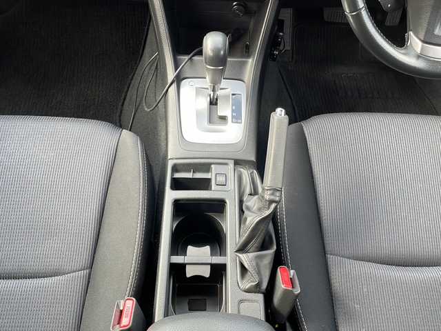 スバル インプレッサ スポーツ 2．0i 山梨県 2013(平25)年 5.7万km サテンホワイトパール 純正SDナビ/FM・AM・Bluetooth・フルセグTV/ETC/クルーズコントロール（追従走行なし）/ドライブレコーダー/パドルシフト/アイドリングストップ/純正アルミホイール/フォグランプ/ドアバイザー/ウインカーミラー/純正フロアマット