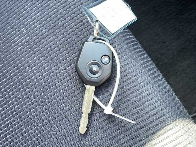 スバル インプレッサ スポーツ 2．0i 山梨県 2013(平25)年 5.7万km サテンホワイトパール 純正SDナビ/FM・AM・Bluetooth・フルセグTV/ETC/クルーズコントロール（追従走行なし）/ドライブレコーダー/パドルシフト/アイドリングストップ/純正アルミホイール/フォグランプ/ドアバイザー/ウインカーミラー/純正フロアマット