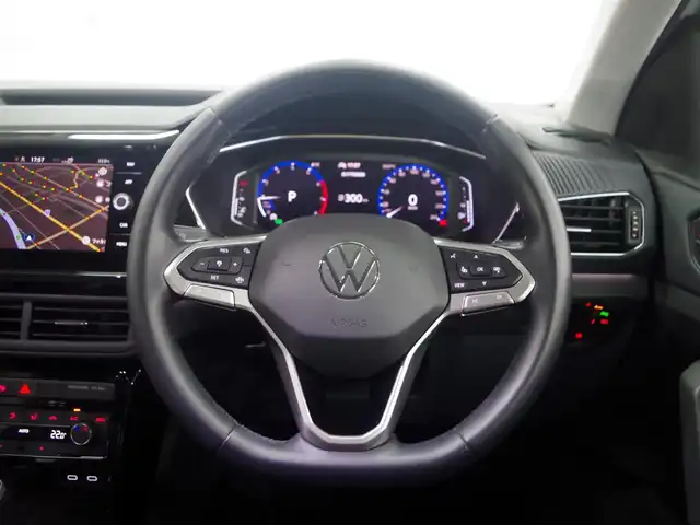 フォルクスワーゲン ＶＷ Ｔ－クロス TSI スタイル 兵庫県 2021(令3)年 1.5万km ピュアホワイト デザインパッケージ/純正18インチAW/ブラックドアミラー/ツートンシート/セーフティパッケージ/ACC/LKA/BSA/テクノロジーパッケージ/デジタルメータークラスター/ワイヤレスチャージ/バックカメラ/ETC/アンビエントライト/LEDヘッドライト/前後ドライブレコーダー/プッシュスタート/スマートキー