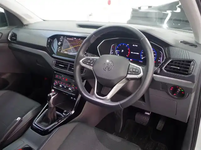 フォルクスワーゲン ＶＷ Ｔ－クロス TSI スタイル 兵庫県 2021(令3)年 1.5万km ピュアホワイト デザインパッケージ/純正18インチAW/ブラックドアミラー/ツートンシート/セーフティパッケージ/ACC/LKA/BSA/テクノロジーパッケージ/デジタルメータークラスター/ワイヤレスチャージ/バックカメラ/ETC/アンビエントライト/LEDヘッドライト/前後ドライブレコーダー/プッシュスタート/スマートキー
