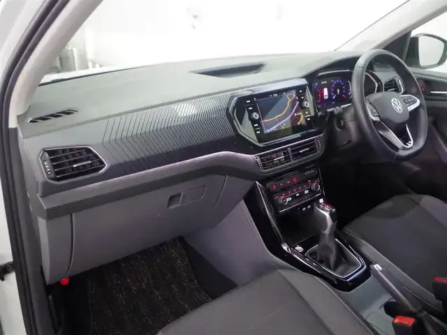 フォルクスワーゲン ＶＷ Ｔ－クロス TSI スタイル 兵庫県 2021(令3)年 1.5万km ピュアホワイト デザインパッケージ/純正18インチAW/ブラックドアミラー/ツートンシート/セーフティパッケージ/ACC/LKA/BSA/テクノロジーパッケージ/デジタルメータークラスター/ワイヤレスチャージ/バックカメラ/ETC/アンビエントライト/LEDヘッドライト/前後ドライブレコーダー/プッシュスタート/スマートキー