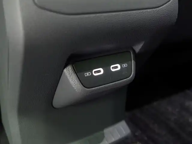 フォルクスワーゲン ＶＷ Ｔ－クロス TSI スタイル 兵庫県 2021(令3)年 1.5万km ピュアホワイト デザインパッケージ/純正18インチAW/ブラックドアミラー/ツートンシート/セーフティパッケージ/ACC/LKA/BSA/テクノロジーパッケージ/デジタルメータークラスター/ワイヤレスチャージ/バックカメラ/ETC/アンビエントライト/LEDヘッドライト/前後ドライブレコーダー/プッシュスタート/スマートキー
