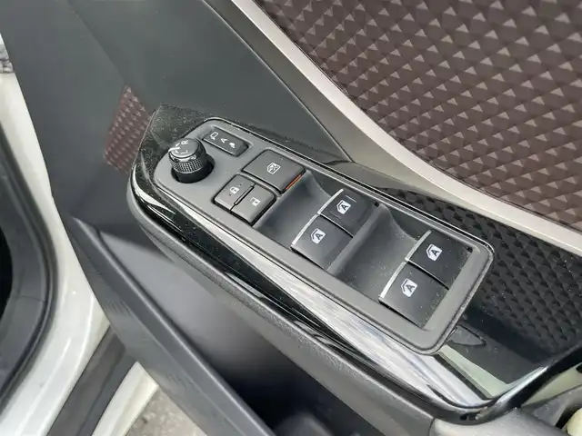 トヨタ Ｃ－ＨＲ G－T 長野県 2017(平29)年 11.6万km ホワイトパールクリスタルシャイン 4WD/純正ナビ/・Bluetooth/TV/CD/DVD/バックカメラ/純正ETC/社外ドライブレコーダー/ハーフレザーシート/前席シートヒーター/社外フロアマット/純正18インチＡＷ/ＬＥＤオートライト/モデリスタエアロ/ＴＶキャンセラー/デジタルインナーミラー/ＢＳＭ/クルーズコントロール追走あり/スペアキー1本/スマートキー/取り扱い説明書/保証書