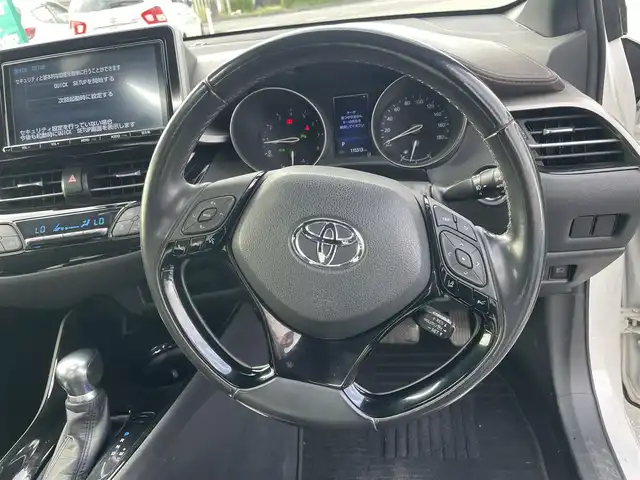 トヨタ Ｃ－ＨＲ G－T 長野県 2017(平29)年 11.6万km ホワイトパールクリスタルシャイン 4WD/純正ナビ/・Bluetooth/TV/CD/DVD/バックカメラ/純正ETC/社外ドライブレコーダー/ハーフレザーシート/前席シートヒーター/社外フロアマット/純正18インチＡＷ/ＬＥＤオートライト/モデリスタエアロ/ＴＶキャンセラー/デジタルインナーミラー/ＢＳＭ/クルーズコントロール追走あり/スペアキー1本/スマートキー/取り扱い説明書/保証書